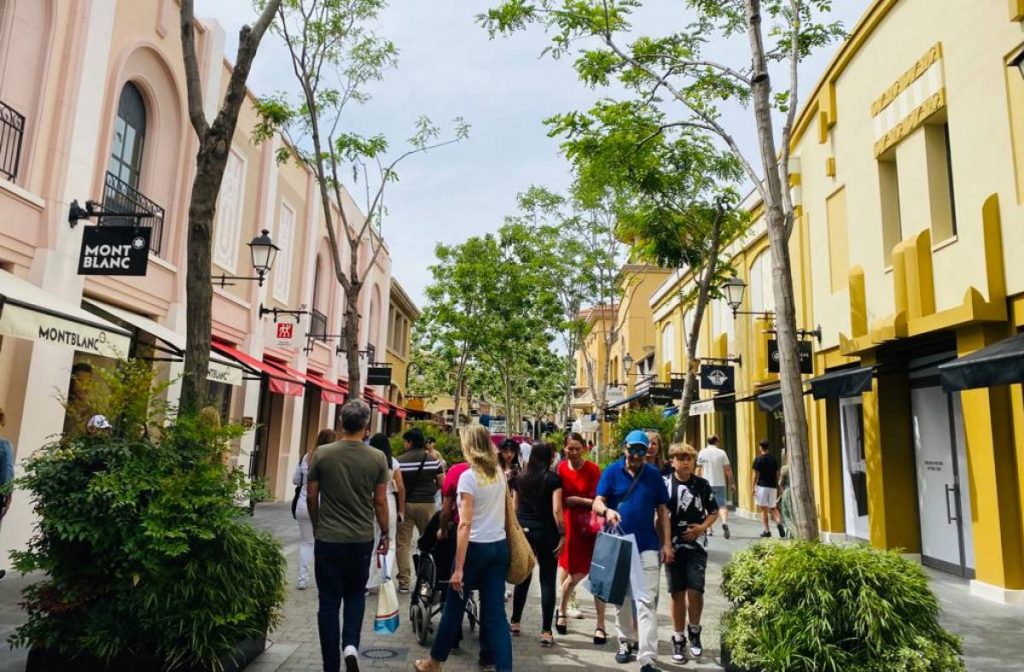 FV Broker Inmobiliario recomienda ir de compras en la zona noroeste de madrid para elegir productos de calidad.