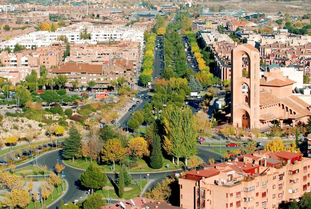 FV Broker Inmobiliario destaca una de las razones para comprar una casa en Pozuelo de Alarcón: la cercanía al centro de madrid.