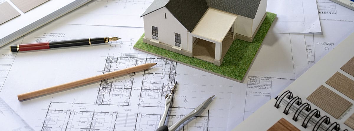 FV Broker Inmobiliario indica uno de los 5 beneficios de comprar una vivienda sobre planos: precio.