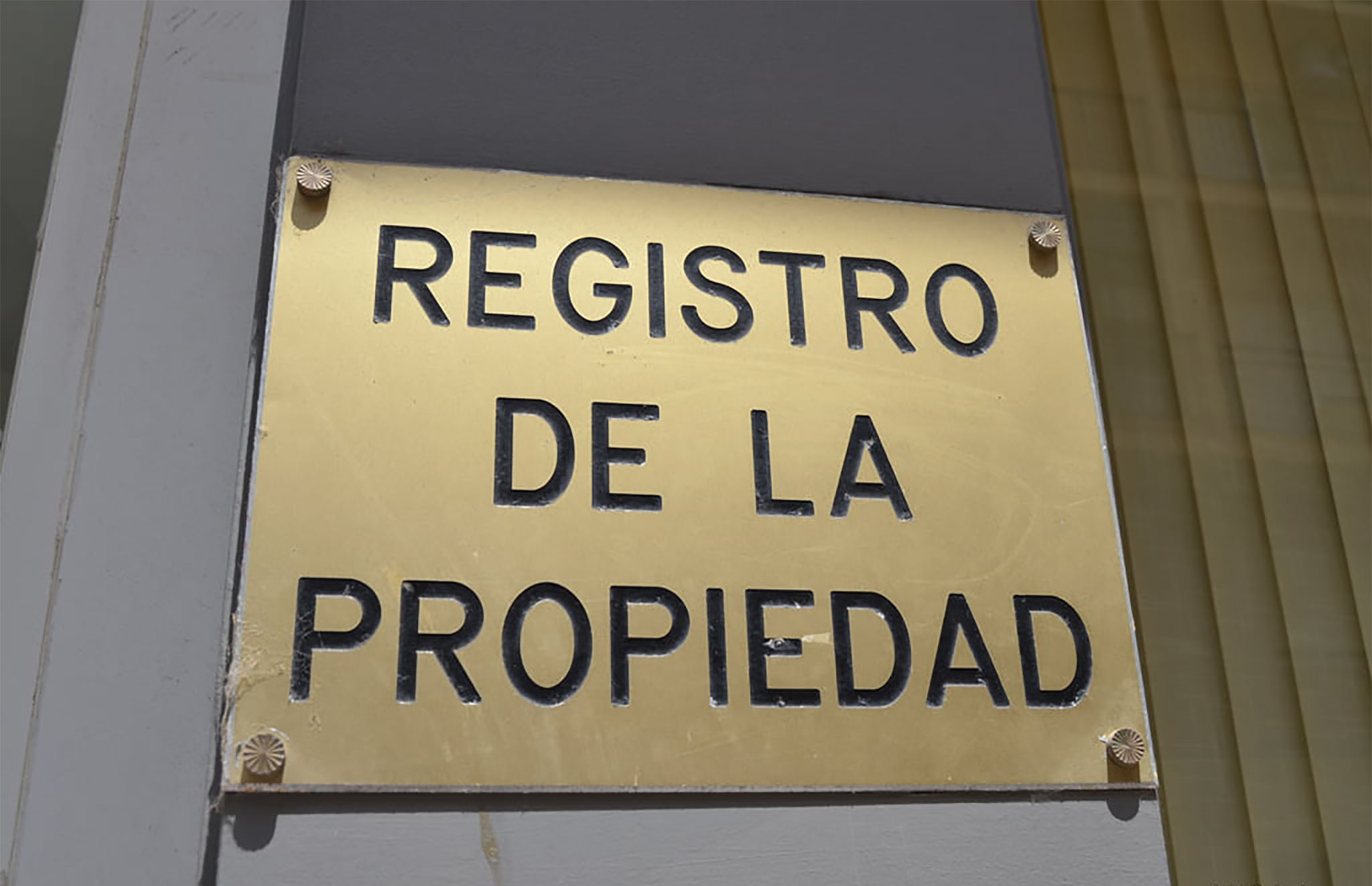 FV Broker Inmobiliario indica que el registro de la propiedad es necesario para oficializar la compraventa de una propiedad.