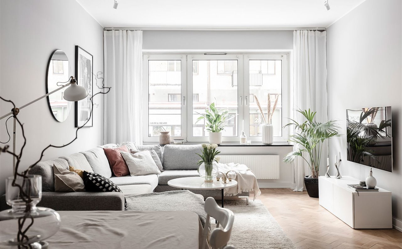 ¿Cómo mejorar los espacios de tu vivienda? FV Broker Inmobiliario recomienda un experto de home staging para crear un ambiente más acogedor.